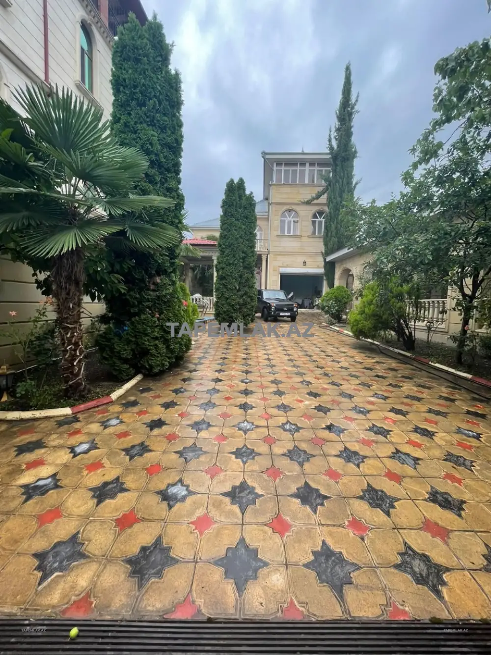 Satılır 8 otaqlı 300 m² Həyət evi